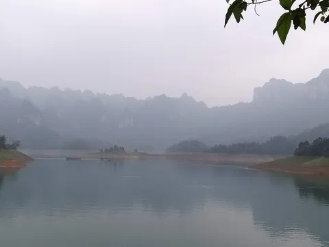 Bất ngờ trong từng câu chữ với "Áo thu rơi" của Ngọc Lê Ninh