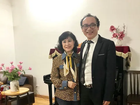 Tiếng bút trong đêm