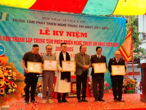 TRUNG TÂM PHÁT TRIỂN NGHỆ THUẬT ÂM NHẠC VIỆT NAM 20 NĂM TRƯỞNG THÀNH VÀ PHÁT TRIỂN BỀN VỮNG
